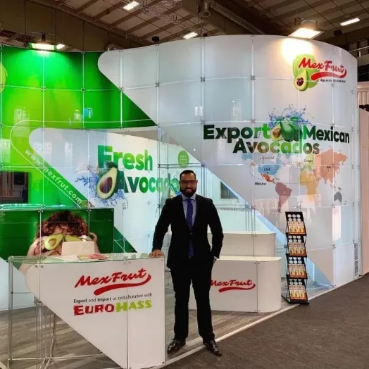 Stand de Mexfrut en feria internacional de exportación de aguacate Hass.